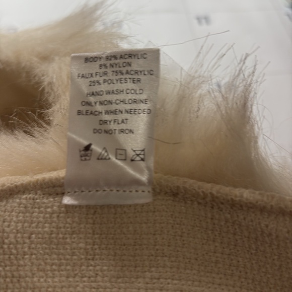 This & That fur trimmed cape - Picture 10 of 10